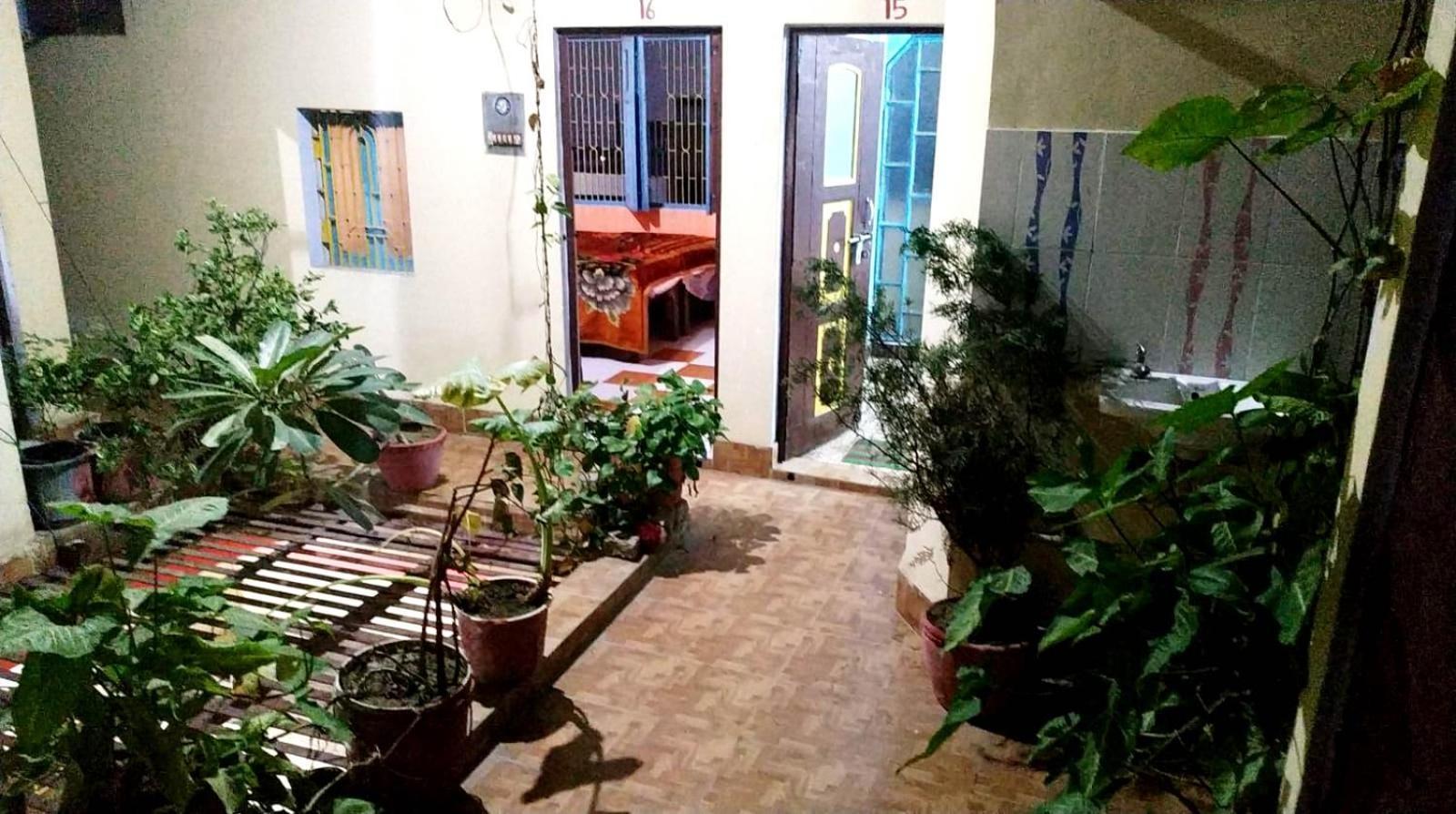 ורנאסי Tiwari Palace Modern Vision Guest House מראה חיצוני תמונה