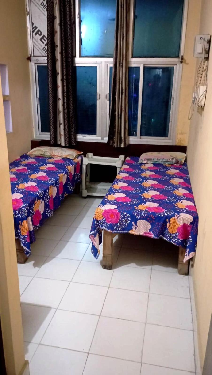 ורנאסי Tiwari Palace Modern Vision Guest House מראה חיצוני תמונה